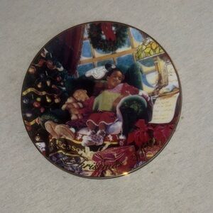 Vintage Collectible. Holiday Decorative Plate with Festive Scene.